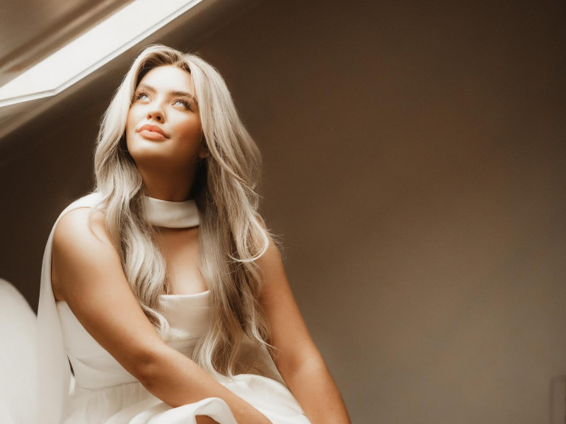 aoibheann-walsh-luxury-bridal-hair-make-up-artist