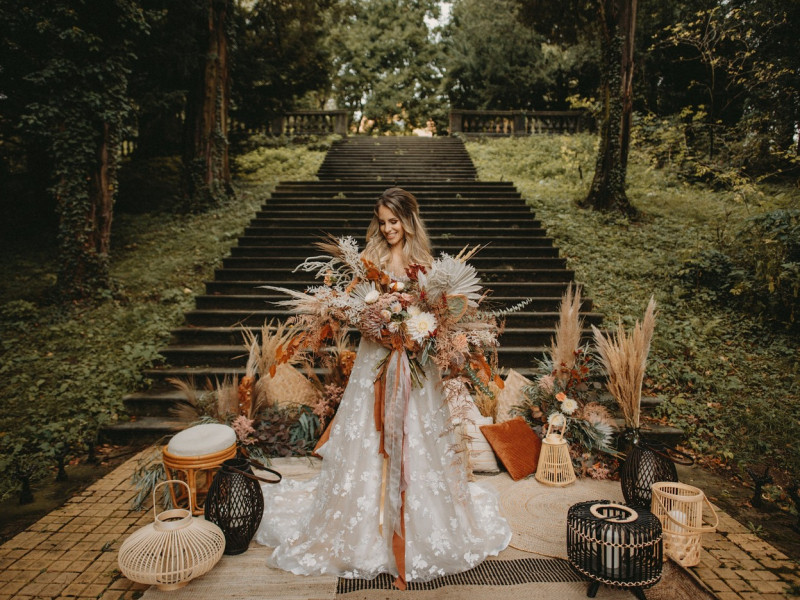 romance-of-autumn-weddings-2025