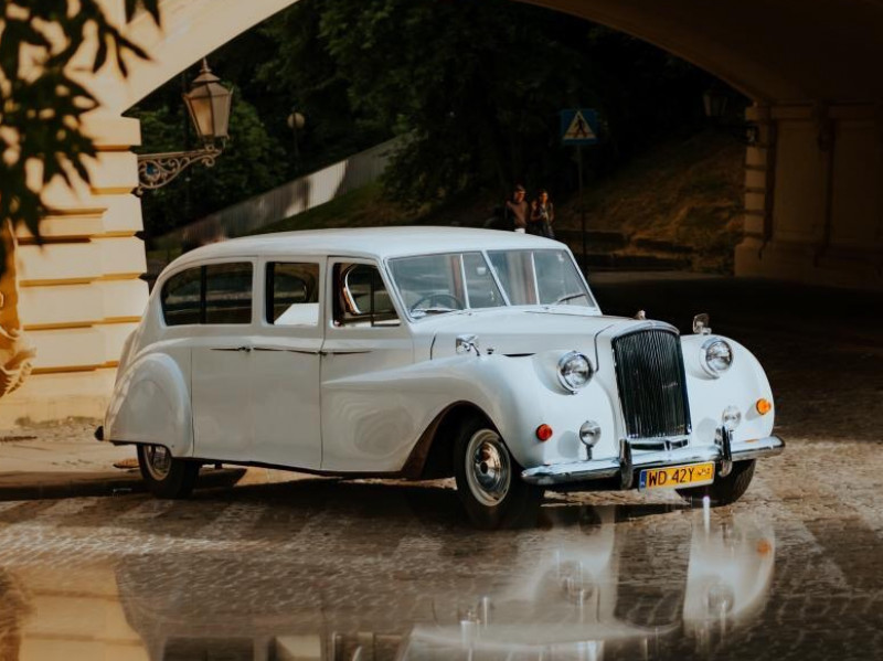 retro-cars-for-weddings-and-for-a-ride-around-warsaw