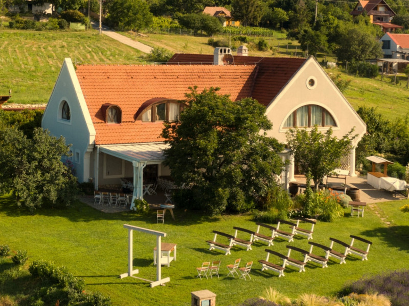 koczor-pinceszet-es-vendegfogado