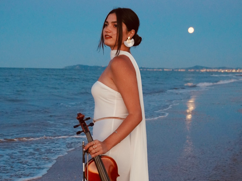 mariella-electric-violinist-singer