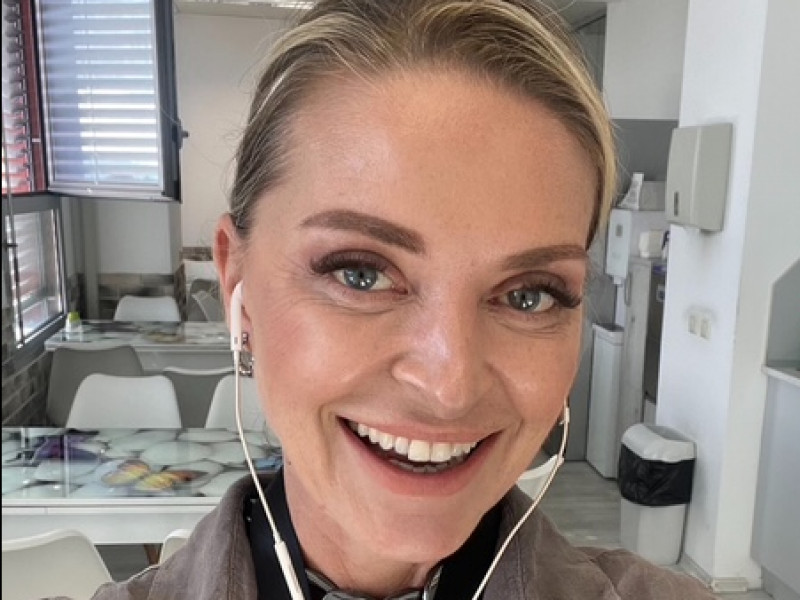 multilingual-wedding-host-and-celebrant